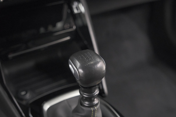 Peugeot 2008 PureTech 130 GT-Line | Camera | Adaptieve Cruise Control | Allseason Banden | Navigatie