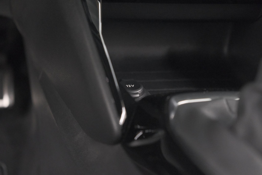 Peugeot 2008 PureTech 130 GT-Line | Camera | Adaptieve Cruise Control | Allseason Banden | Navigatie
