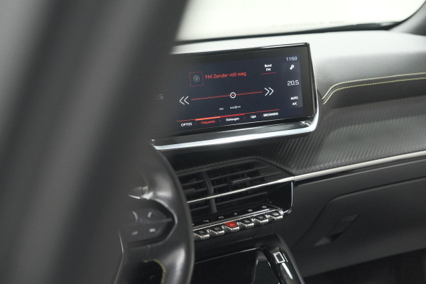 Peugeot 2008 PureTech 130 GT-Line | Camera | Adaptieve Cruise Control | Allseason Banden | Navigatie