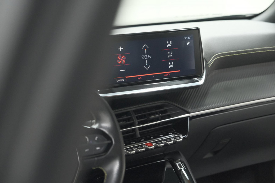 Peugeot 2008 PureTech 130 GT-Line | Camera | Adaptieve Cruise Control | Allseason Banden | Navigatie