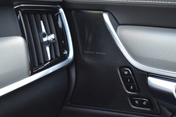 Volvo V90 T8 AWD 390PK Plug-in Hybrid R-Design | HUD | H&K | Trekhaak | Luchtvering | 360 camera | 19"LMV |