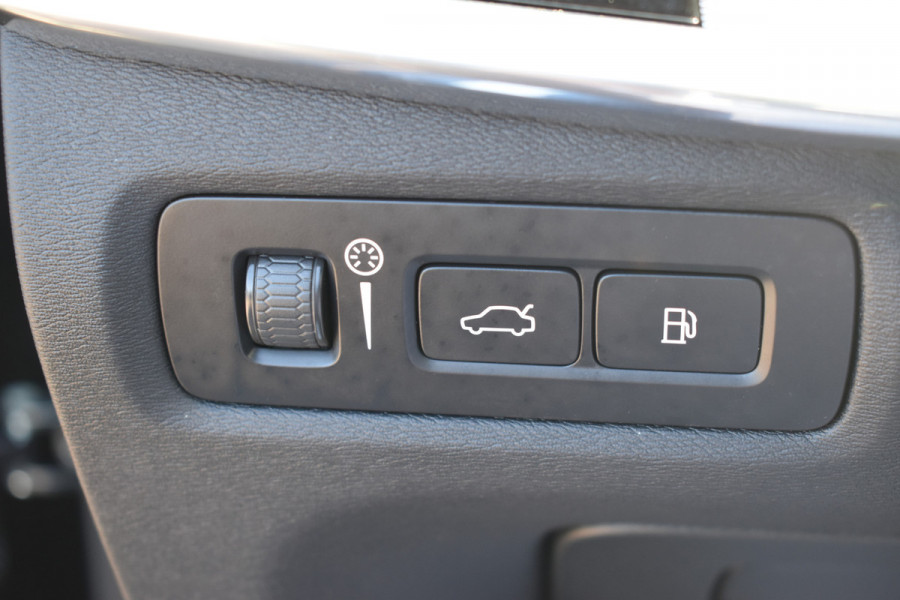 Volvo V90 T8 AWD 390PK Plug-in Hybrid R-Design | HUD | H&K | Trekhaak | Luchtvering | 360 camera | 19"LMV |