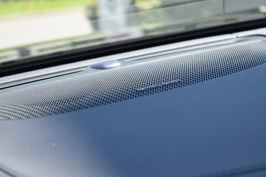 Volvo V90 T8 AWD 390PK Plug-in Hybrid R-Design | HUD | H&K | Trekhaak | Luchtvering | 360 camera | 19"LMV |