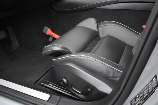 Volvo V60 T6 AWD 350PK Plug-in hybrid Plus Dark | Trekhaak | H&K | Contour stoelen | 360 Camera | 19"LMV |