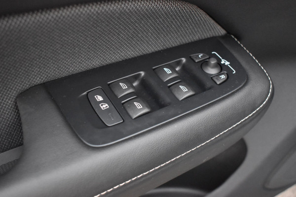 Volvo V60 T6 AWD 350PK Plug-in hybrid Plus Dark | Trekhaak | H&K | Contour stoelen | 360 Camera | 19"LMV |