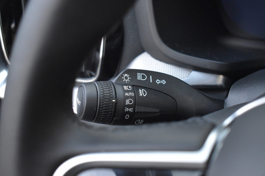 Volvo V60 T6 AWD 350PK Plug-in hybrid Plus Dark | Trekhaak | H&K | Contour stoelen | 360 Camera | 19"LMV |