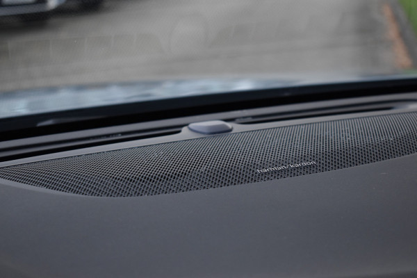 Volvo V60 T6 AWD 350PK Plug-in hybrid Plus Dark | Trekhaak | H&K | Contour stoelen | 360 Camera | 19"LMV |