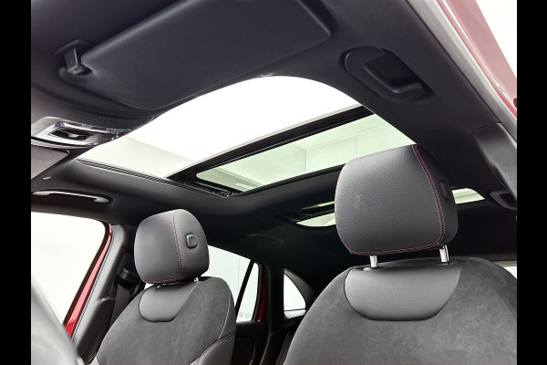 Mercedes-Benz GLA 250 e AMG Plug-In Hybride Panoramadak | 5 spaaks lichtmetalen velgen | elect. bed. Voorstoelen met memory | Trekhaak wegklapbaar | Navigatie | Parkig support met camera achter Inclusief 24 maanden Mercedes-Benz Certified garantie voor Europa.