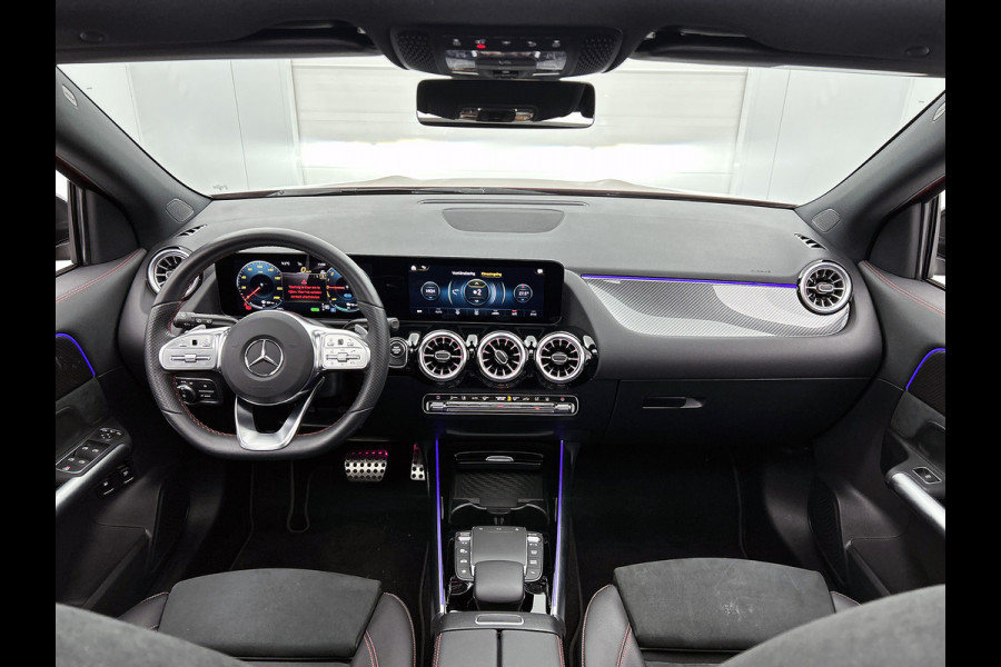 Mercedes-Benz GLA 250 e AMG Plug-In Hybride Panoramadak | 5 spaaks lichtmetalen velgen | elect. bed. Voorstoelen met memory | Trekhaak wegklapbaar | Navigatie | Parkig support met camera achter Inclusief 24 maanden Mercedes-Benz Certified garantie voor Europa.