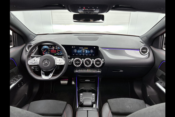 Mercedes-Benz GLA 250 e AMG Plug-In Hybride Panoramadak | 5 spaaks lichtmetalen velgen | elect. bed. Voorstoelen met memory | Trekhaak wegklapbaar | Navigatie | Parkig support met camera achter Inclusief 24 maanden Mercedes-Benz Certified garantie voor Europa.