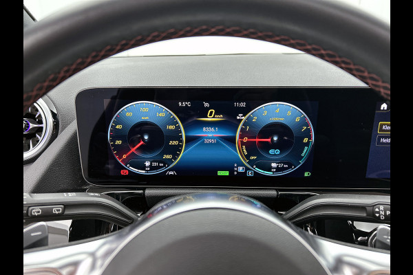 Mercedes-Benz GLA 250 e AMG Plug-In Hybride Panoramadak | 5 spaaks lichtmetalen velgen | elect. bed. Voorstoelen met memory | Trekhaak wegklapbaar | Navigatie | Parkig support met camera achter Inclusief 24 maanden Mercedes-Benz Certified garantie voor Europa.