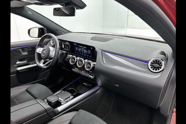 Mercedes-Benz GLA 250 e AMG Plug-In Hybride Panoramadak | 5 spaaks lichtmetalen velgen | elect. bed. Voorstoelen met memory | Trekhaak wegklapbaar | Navigatie | Parkig support met camera achter Inclusief 24 maanden Mercedes-Benz Certified garantie voor Europa.