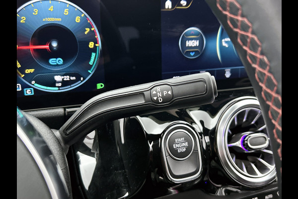 Mercedes-Benz GLA 250 e AMG Plug-In Hybride Panoramadak | 5 spaaks lichtmetalen velgen | elect. bed. Voorstoelen met memory | Trekhaak wegklapbaar | Navigatie | Parkig support met camera achter Inclusief 24 maanden Mercedes-Benz Certified garantie voor Europa.