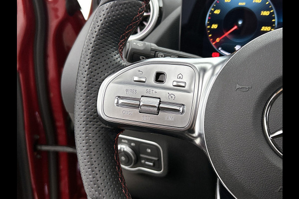 Mercedes-Benz GLA 250 e AMG Plug-In Hybride Panoramadak | 5 spaaks lichtmetalen velgen | elect. bed. Voorstoelen met memory | Trekhaak wegklapbaar | Navigatie | Parkig support met camera achter Inclusief 24 maanden Mercedes-Benz Certified garantie voor Europa.