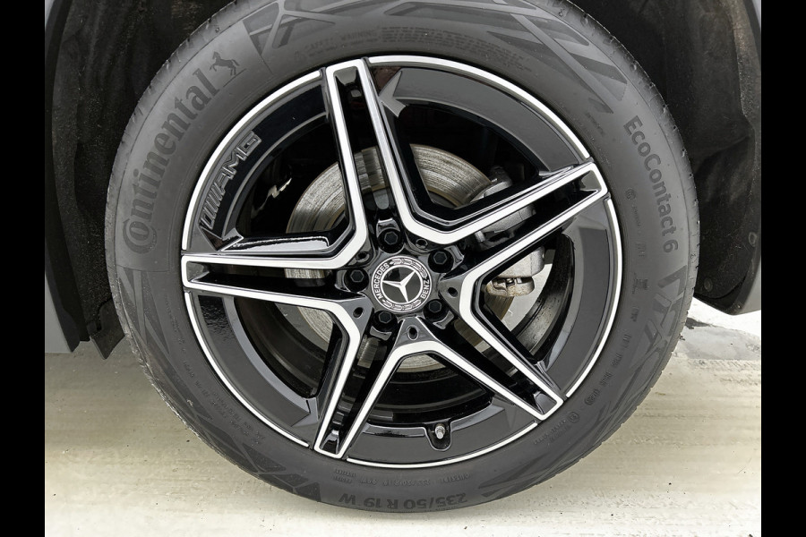 Mercedes-Benz GLA 250 e AMG Plug-In Hybride Panoramadak | 5 spaaks lichtmetalen velgen | elect. bed. Voorstoelen met memory | Trekhaak wegklapbaar | Navigatie | Parkig support met camera achter Inclusief 24 maanden Mercedes-Benz Certified garantie voor Europa.