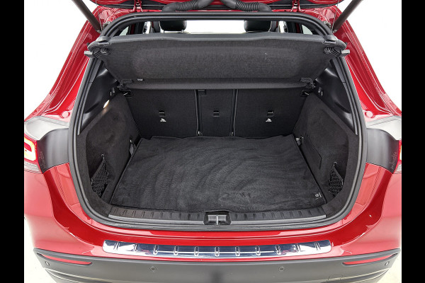 Mercedes-Benz GLA 250 e AMG Plug-In Hybride Panoramadak | 5 spaaks lichtmetalen velgen | elect. bed. Voorstoelen met memory | Trekhaak wegklapbaar | Navigatie | Parkig support met camera achter Inclusief 24 maanden Mercedes-Benz Certified garantie voor Europa.