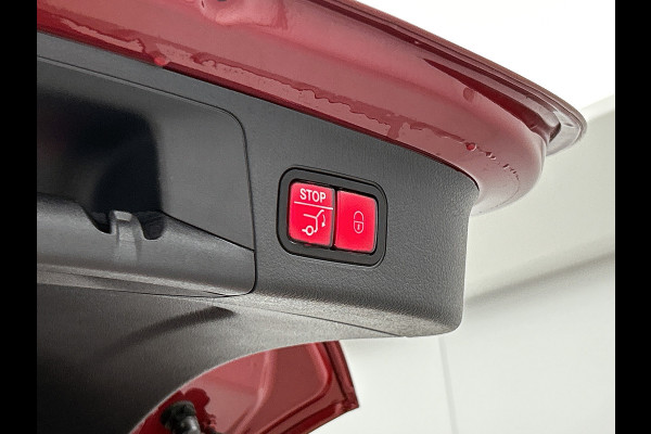 Mercedes-Benz GLA 250 e AMG Plug-In Hybride Panoramadak | 5 spaaks lichtmetalen velgen | elect. bed. Voorstoelen met memory | Trekhaak wegklapbaar | Navigatie | Parkig support met camera achter Inclusief 24 maanden Mercedes-Benz Certified garantie voor Europa.