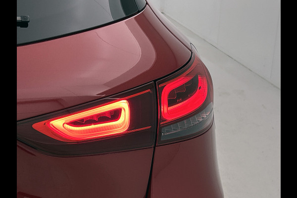 Mercedes-Benz GLA 250 e AMG Plug-In Hybride Panoramadak | 5 spaaks lichtmetalen velgen | elect. bed. Voorstoelen met memory | Trekhaak wegklapbaar | Navigatie | Parkig support met camera achter Inclusief 24 maanden Mercedes-Benz Certified garantie voor Europa.