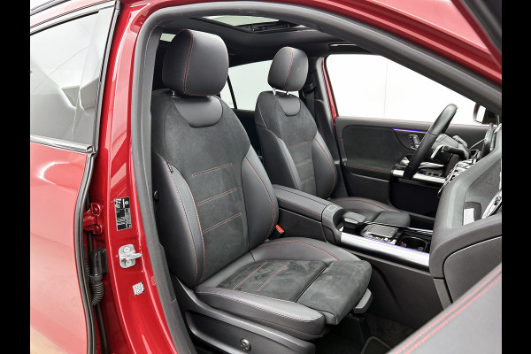 Mercedes-Benz GLA 250 e AMG Plug-In Hybride Panoramadak | 5 spaaks lichtmetalen velgen | elect. bed. Voorstoelen met memory | Trekhaak wegklapbaar | Navigatie | Parkig support met camera achter Inclusief 24 maanden Mercedes-Benz Certified garantie voor Europa.