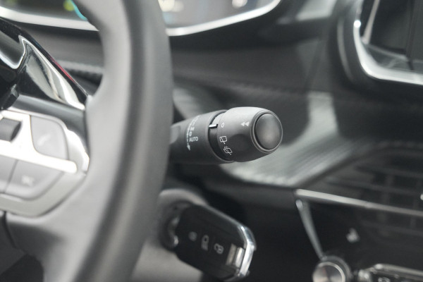Peugeot 208 PureTech 100 EAT8 Allure Pack | Camera | Apple Carplay | Parkeersensoren