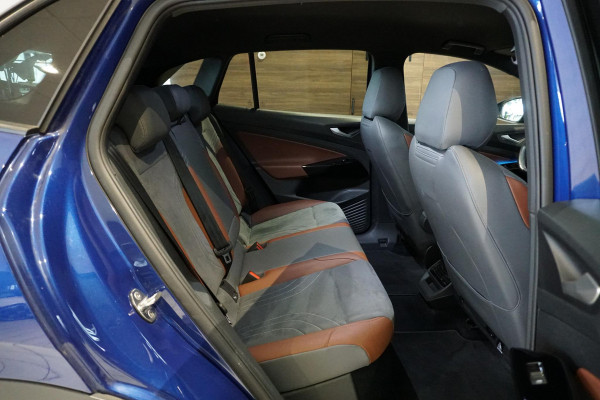 Volkswagen ID.4 First 77 kWh + WEGKLAPBARE TREKHAAK / STUURVERWARMING / VOORKLIMATISERING