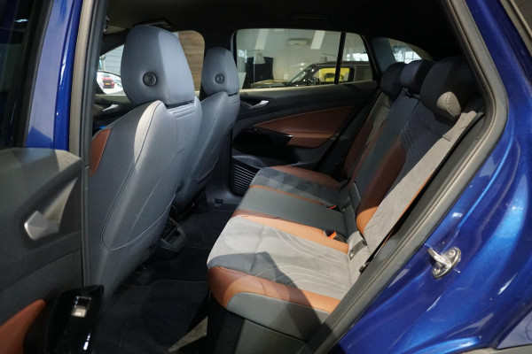 Volkswagen ID.4 First 77 kWh + WEGKLAPBARE TREKHAAK / STUURVERWARMING / VOORKLIMATISERING