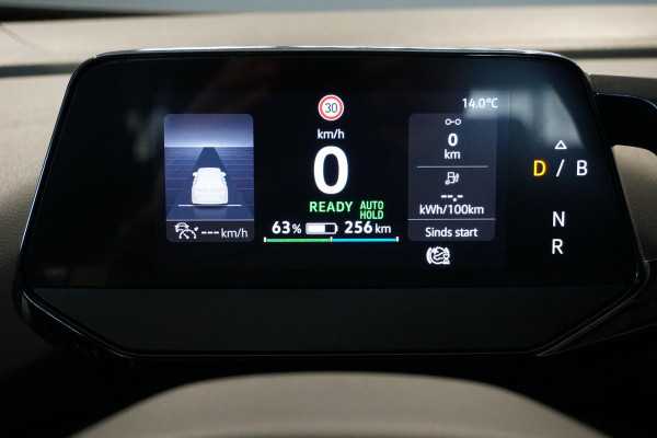Volkswagen ID.4 First 77 kWh + WEGKLAPBARE TREKHAAK / STUURVERWARMING / VOORKLIMATISERING