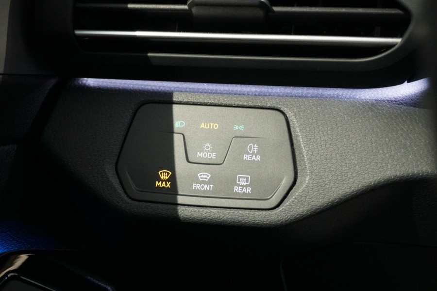 Volkswagen ID.4 First 77 kWh + WEGKLAPBARE TREKHAAK / STUURVERWARMING / VOORKLIMATISERING