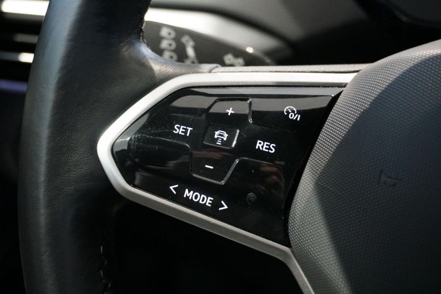 Volkswagen ID.4 First 77 kWh + WEGKLAPBARE TREKHAAK / STUURVERWARMING / VOORKLIMATISERING