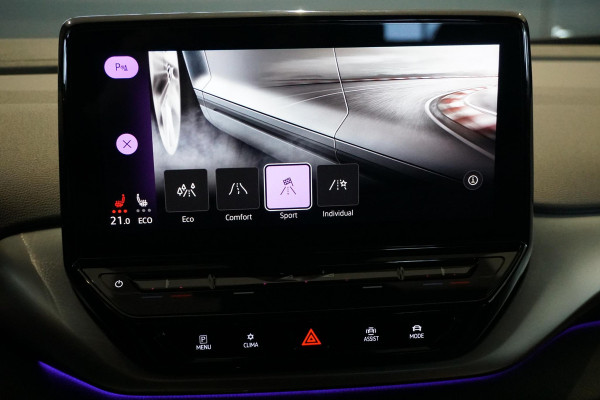 Volkswagen ID.4 First 77 kWh + WEGKLAPBARE TREKHAAK / STUURVERWARMING / VOORKLIMATISERING