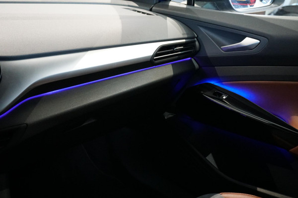 Volkswagen ID.4 First 77 kWh + WEGKLAPBARE TREKHAAK / STUURVERWARMING / VOORKLIMATISERING