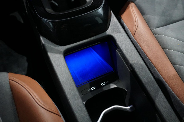 Volkswagen ID.4 First 77 kWh + WEGKLAPBARE TREKHAAK / STUURVERWARMING / VOORKLIMATISERING