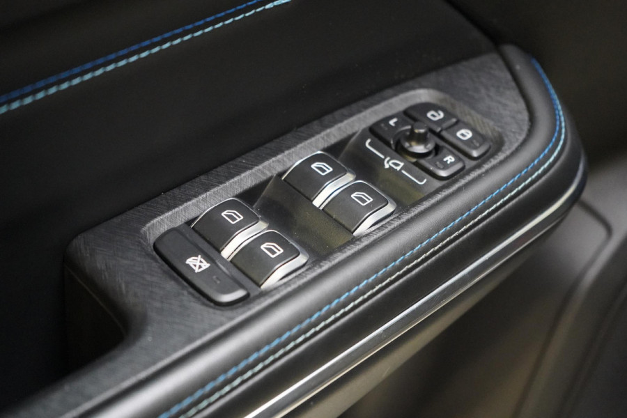 Lynk & Co 01 1.5 | Zwart optiek | Panoramadak | Navigatie | Memory | Apple CarPlay