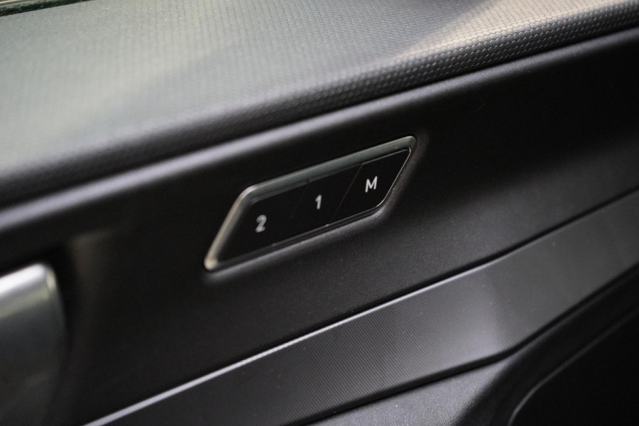 Lynk & Co 01 1.5 | Zwart optiek | Panoramadak | Navigatie | Memory | Apple CarPlay