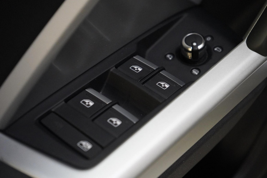 Audi Q3 Sportback 35 TFSI S Edition | Trekhaak | Panoramadak | Apple Carplay | Stoelverwarming | Drive Select