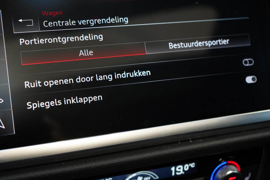 Audi Q3 Sportback 35 TFSI S Edition | Trekhaak | Panoramadak | Apple Carplay | Stoelverwarming | Drive Select
