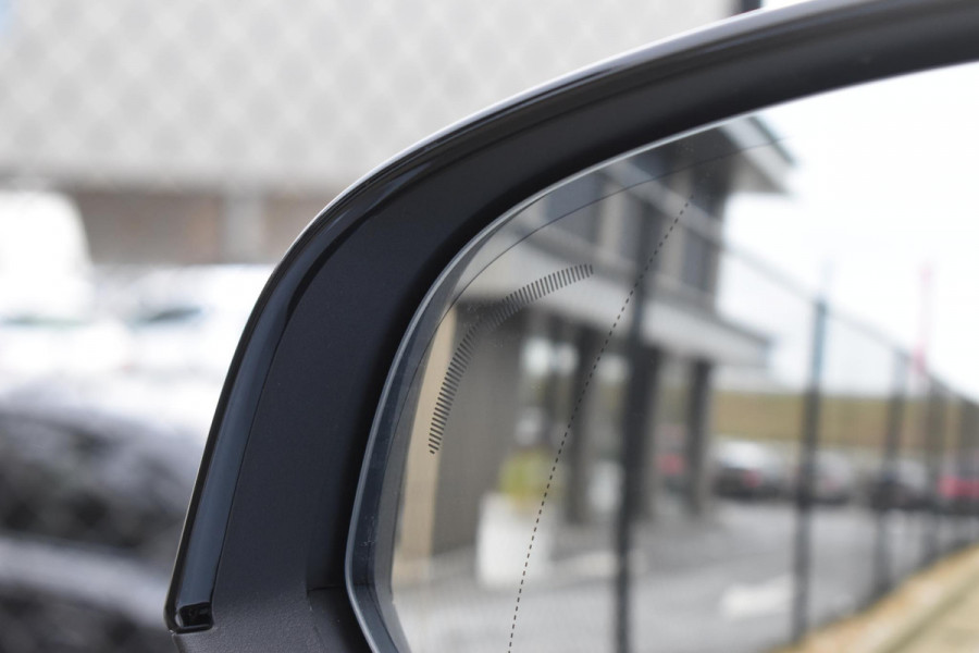 Volvo EX40 252PK Single Motor Extended Range Plus 82 kWh Navigatie / Camera / Adaptive Cruise control / Stuur & Stoelverwarming / Trekhaak / Elektr. achterklep / 19" LM Velgen