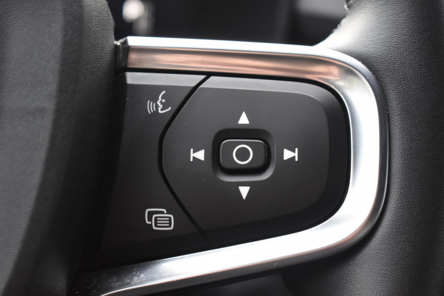 Volvo EX40 252PK Single Motor Extended Range Plus 82 kWh Navigatie / Camera / Adaptive Cruise control / Stuur & Stoelverwarming / Trekhaak / Elektr. achterklep / 19" LM Velgen