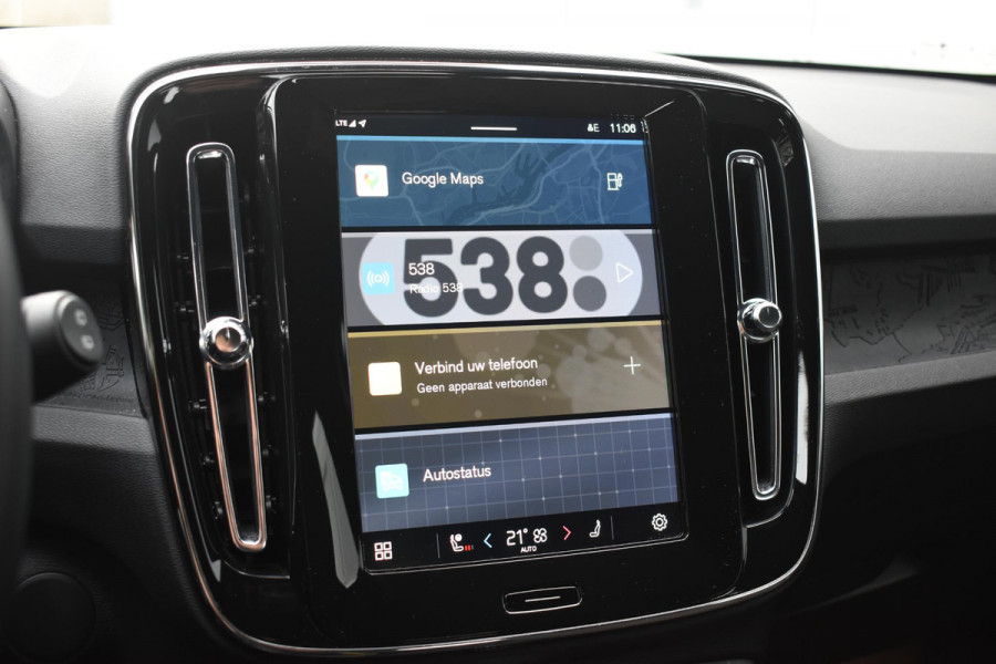 Volvo EX40 252PK Single Motor Extended Range Plus 82 kWh Navigatie / Camera / Adaptive Cruise control / Stuur & Stoelverwarming / Trekhaak / Elektr. achterklep / 19" LM Velgen