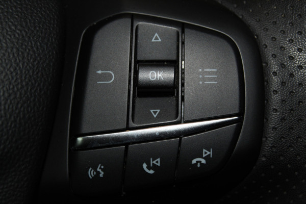 Ford Fiesta 1.0-125pk EcoBoost Mild-Hybrid ST-Line. Luxe, sportieve en goed onderhouden Fiesta ! Autm. airco, Cruise control, Lane assist, 17" Lmv, Parkeersensoren Achter, Metallic lak, Navigatie by Apple/Android, LED verlichting etc.