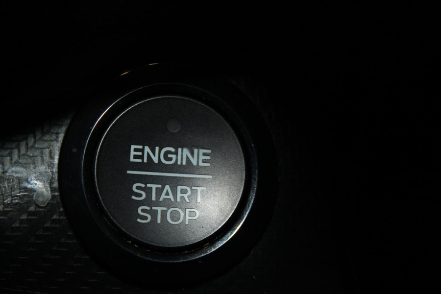 Ford Fiesta 1.0-125pk EcoBoost Mild-Hybrid ST-Line. Luxe, sportieve en goed onderhouden Fiesta ! Autm. airco, Cruise control, Lane assist, 17" Lmv, Parkeersensoren Achter, Metallic lak, Navigatie by Apple/Android, LED verlichting etc.