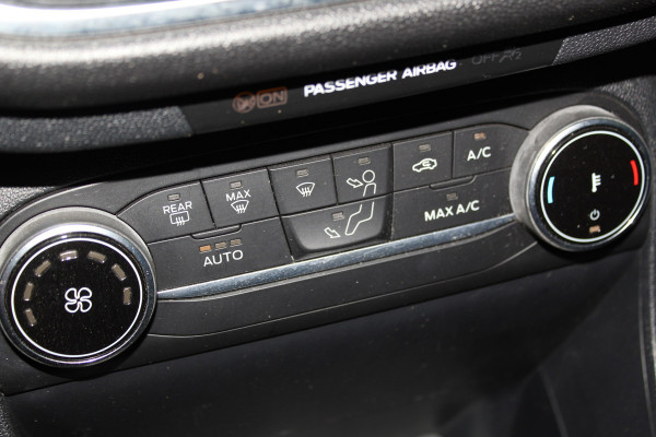 Ford Fiesta 1.0-125pk EcoBoost Mild-Hybrid ST-Line. Luxe, sportieve en goed onderhouden Fiesta ! Autm. airco, Cruise control, Lane assist, 17" Lmv, Parkeersensoren Achter, Metallic lak, Navigatie by Apple/Android, LED verlichting etc.