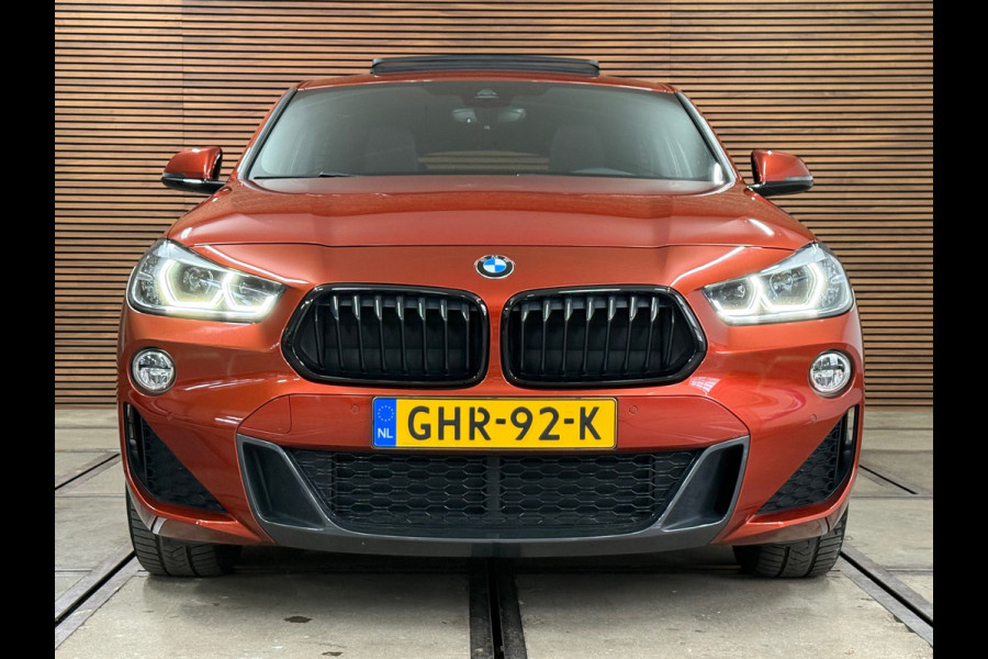 BMW X2 SDrive18i High Executive | M-Pakket | Pano | HUD | 19' inch | Alcantara | Navigatie | LED