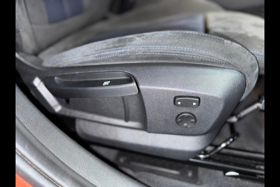 BMW X2 SDrive18i High Executive | M-Pakket | Pano | HUD | 19' inch | Alcantara | Navigatie | LED