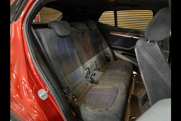 BMW X2 SDrive18i High Executive | M-Pakket | Pano | HUD | 19' inch | Alcantara | Navigatie | LED