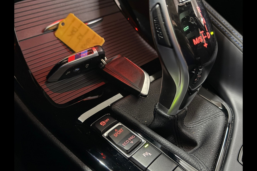 BMW X2 SDrive18i High Executive | M-Pakket | Pano | HUD | 19' inch | Alcantara | Navigatie | LED