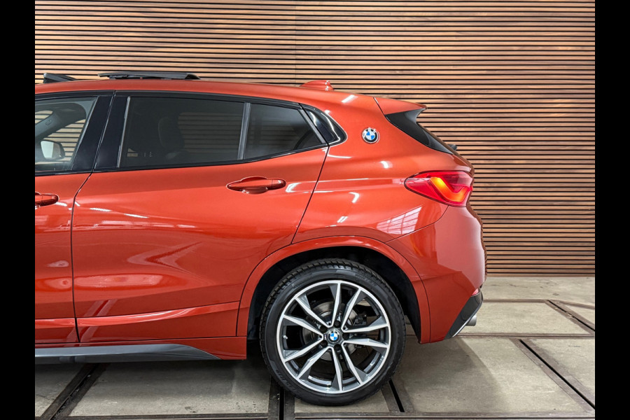 BMW X2 SDrive18i High Executive | M-Pakket | Pano | HUD | 19' inch | Alcantara | Navigatie | LED