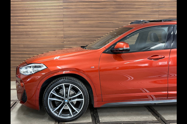 BMW X2 SDrive18i High Executive | M-Pakket | Pano | HUD | 19' inch | Alcantara | Navigatie | LED