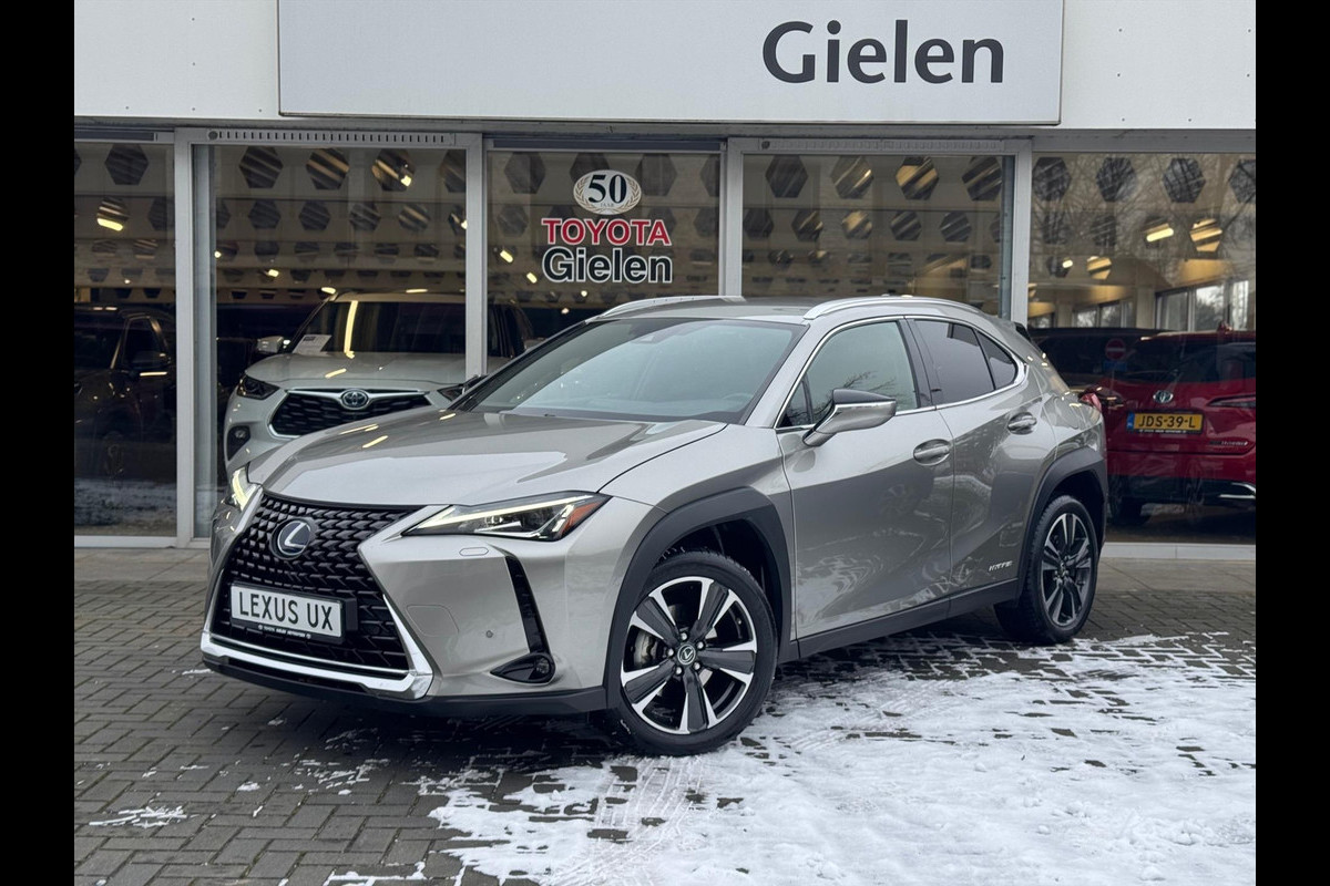 Lexus UX 250h Preference Line | Dodehoekherkenning, 18 inch, Stoel + Stuurverwarming, Parkeersensoren, Apple CarPlay/Android Auto