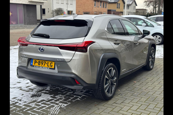 Lexus UX 250h Preference Line | Dodehoekherkenning, 18 inch, Stoel + Stuurverwarming, Parkeersensoren, Apple CarPlay/Android Auto
